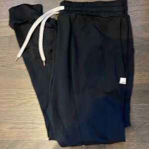 Vuori joggers, black, medium. EUC